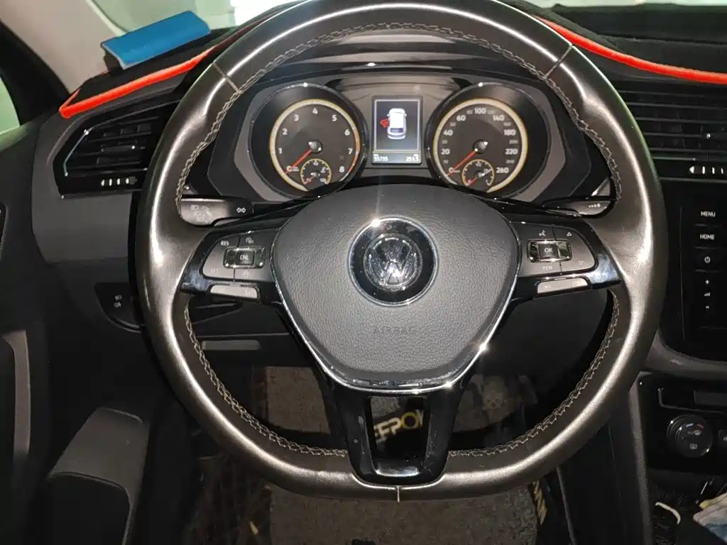 Volkswagen Tiguan L — миниатюра 11