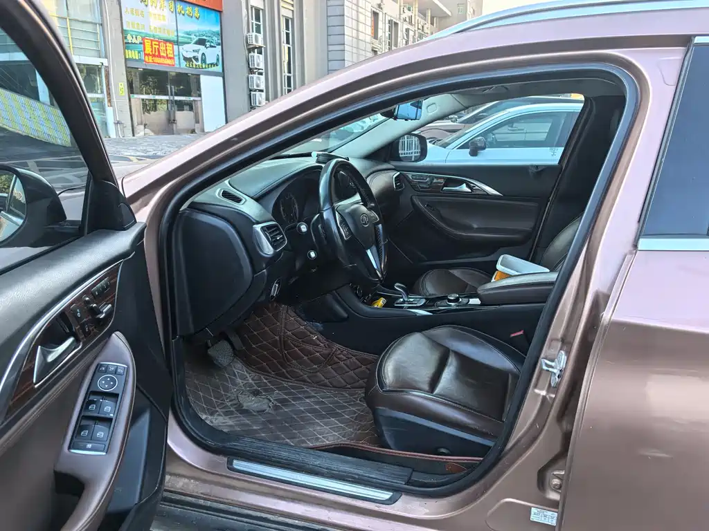 Infiniti QX30 2.0T 4WD Sport Edition, фото 5