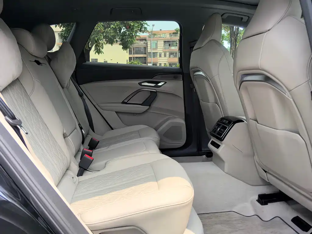 Audi Q5L — миниатюра 10