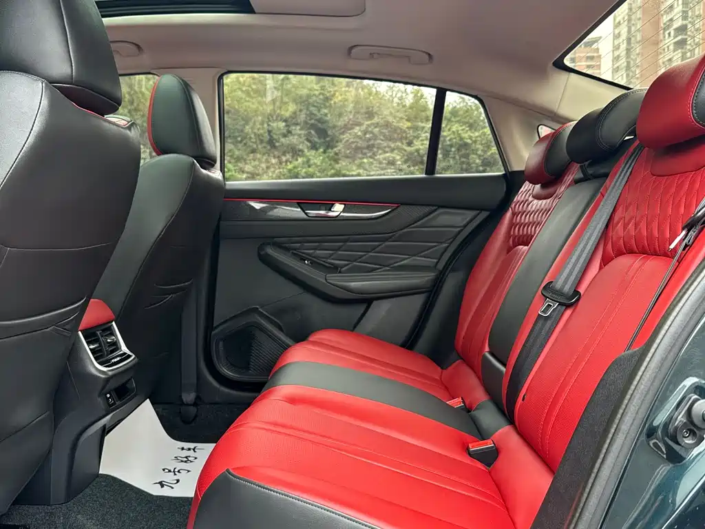 DONGFENG YI HYUN MAX