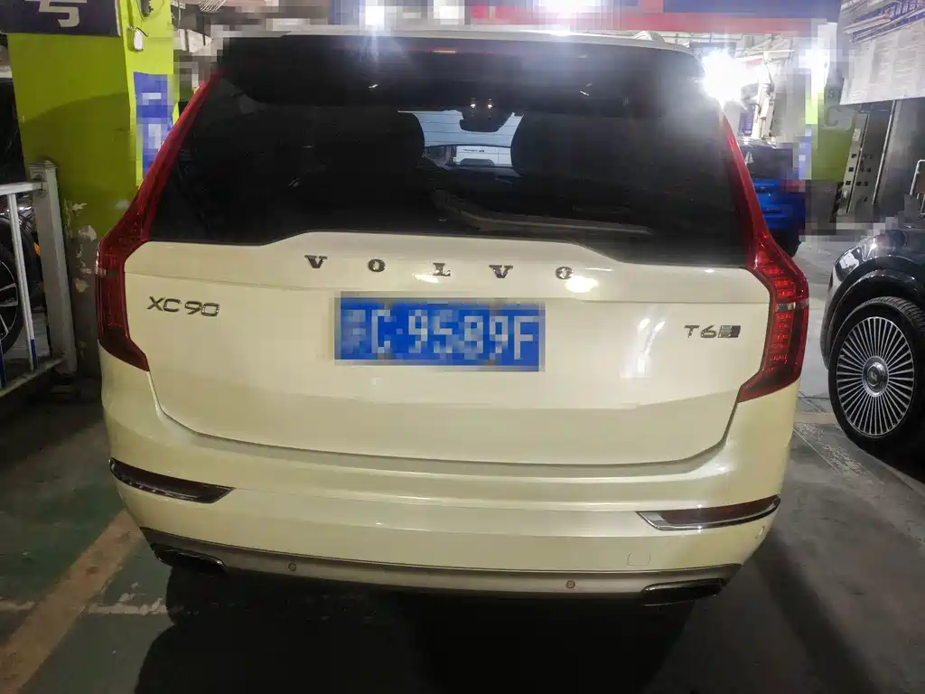 Volvo XC90 — миниатюра 9
