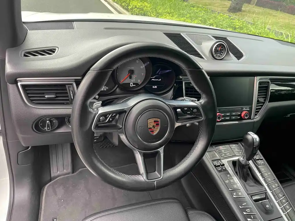 Porsche Macan — миниатюра 12