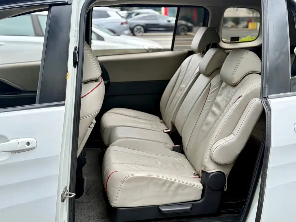 Mazda 5 — миниатюра 12