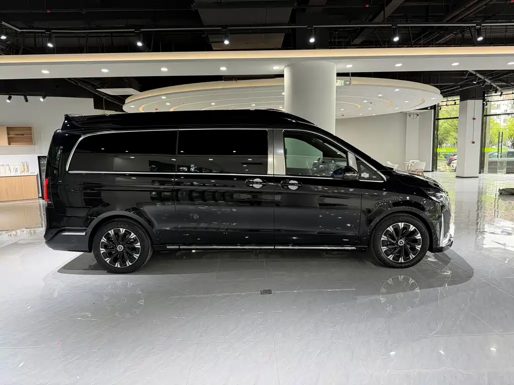 Mercedes-Benz V-Class V 2024 V 300 L Luxury