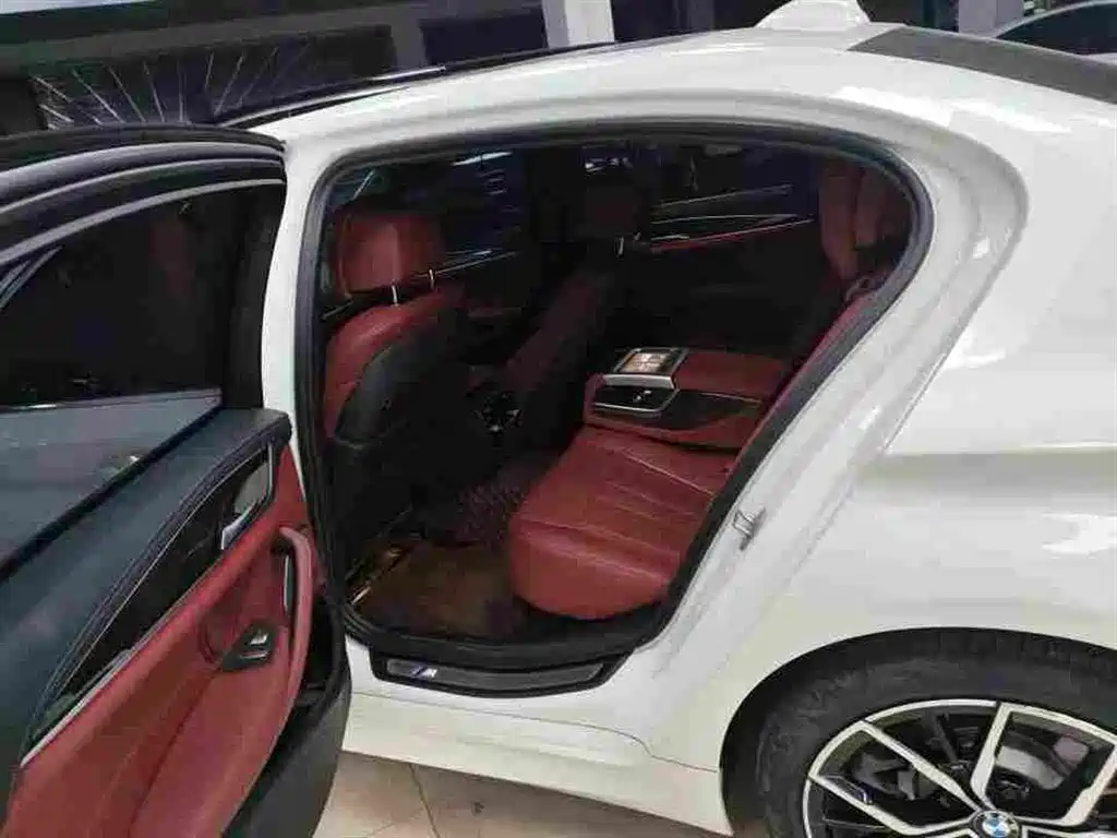 BMW 5 Series — миниатюра 3