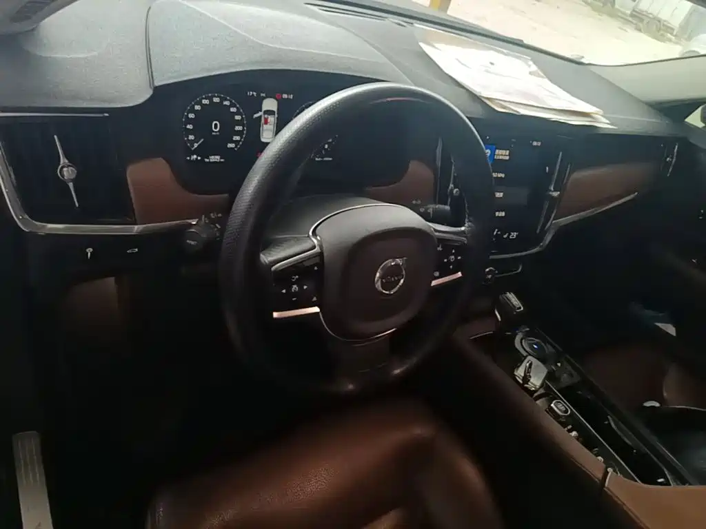 Volvo S90 — миниатюра 11