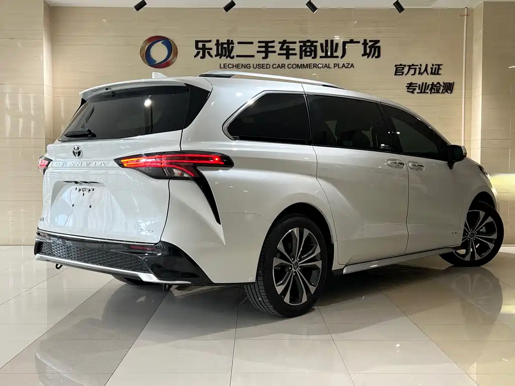 Toyota Granvia — миниатюра 23