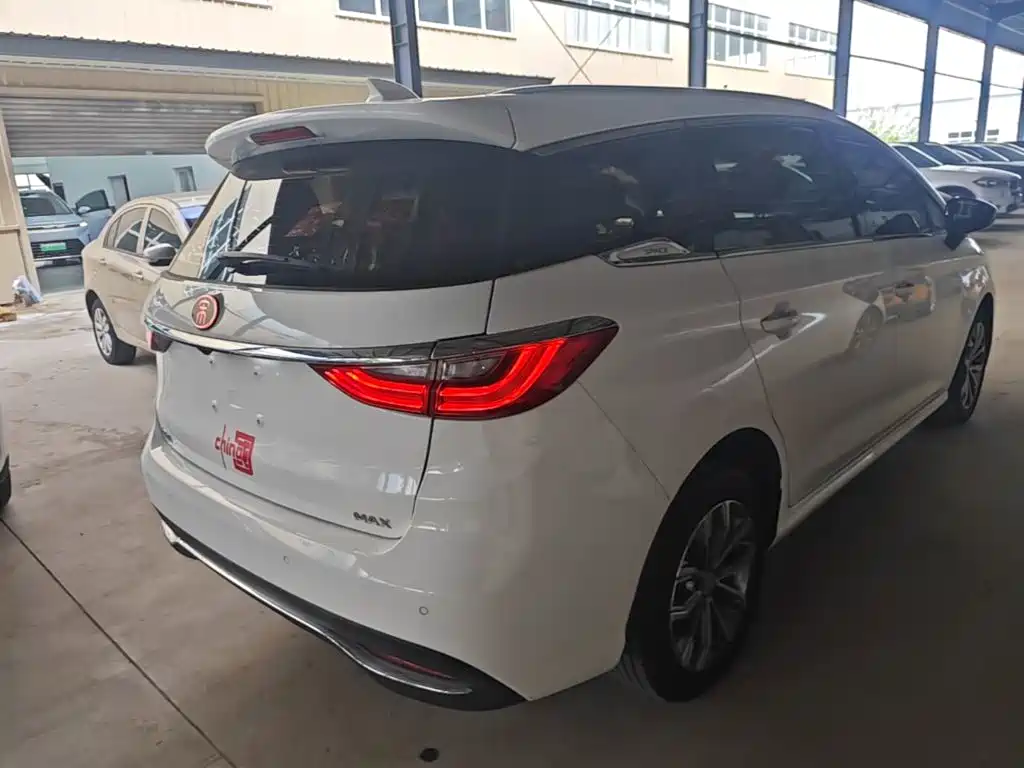 BYD MAX — миниатюра 7