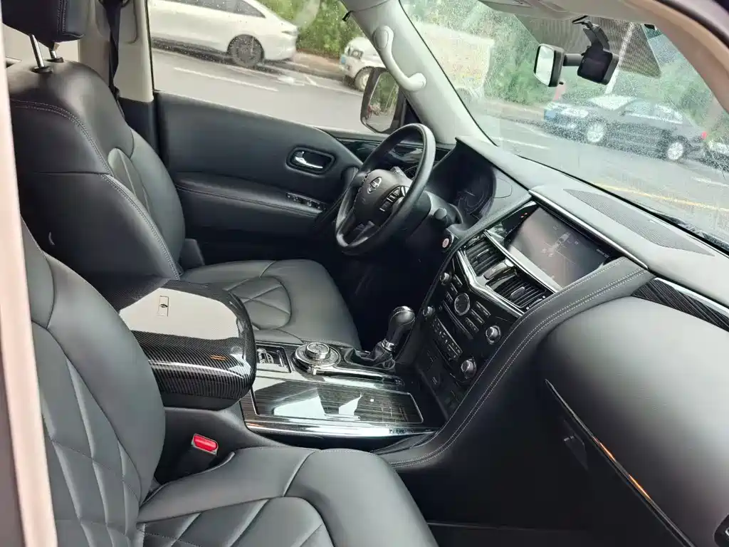 Nissan Patrol — миниатюра 6