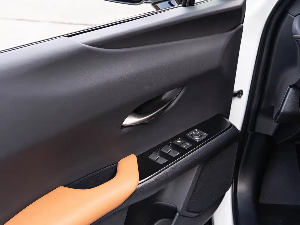 Lexus UX — миниатюра 18