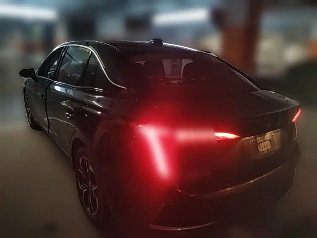 Hongqi Hongqi E-QM5 — миниатюра 7
