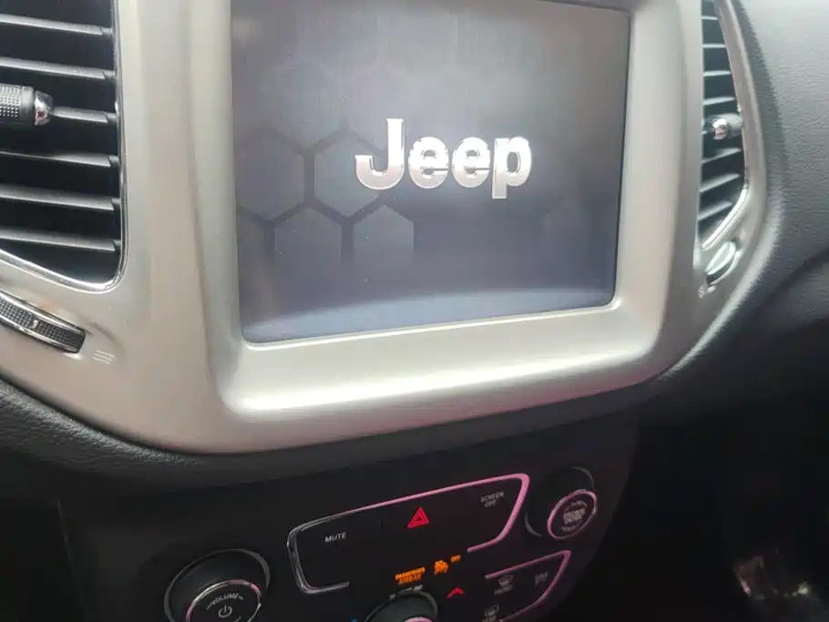 Jeep Compass — миниатюра 13