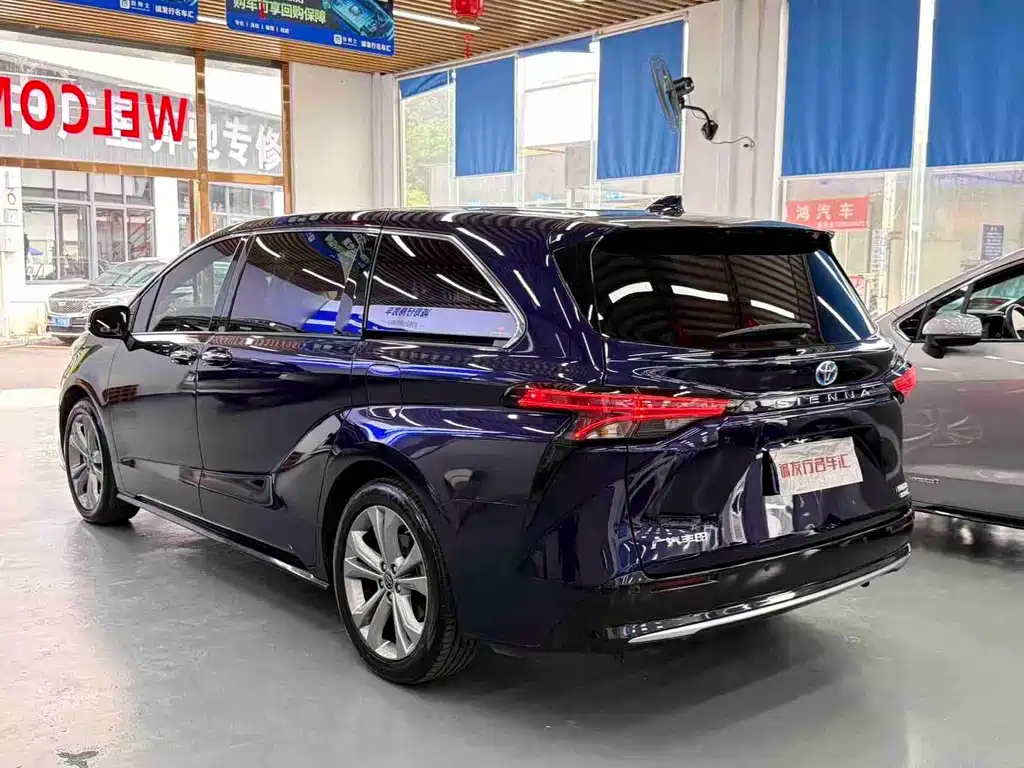 Toyota Sienna — миниатюра 10