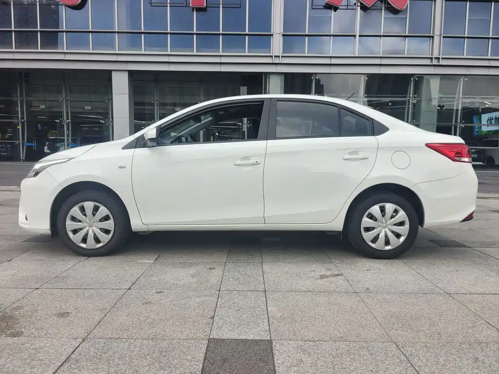 Toyota Yaris L — миниатюра 6