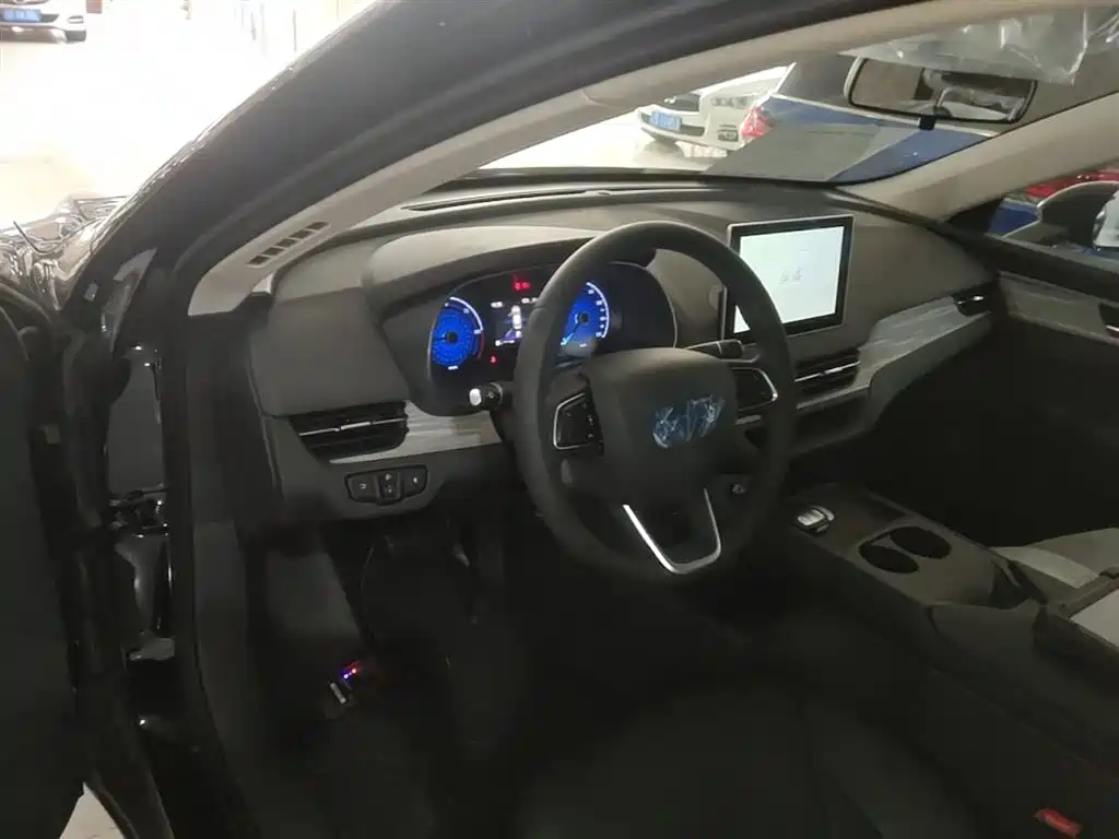 Hongqi E-QM5 2025 500km