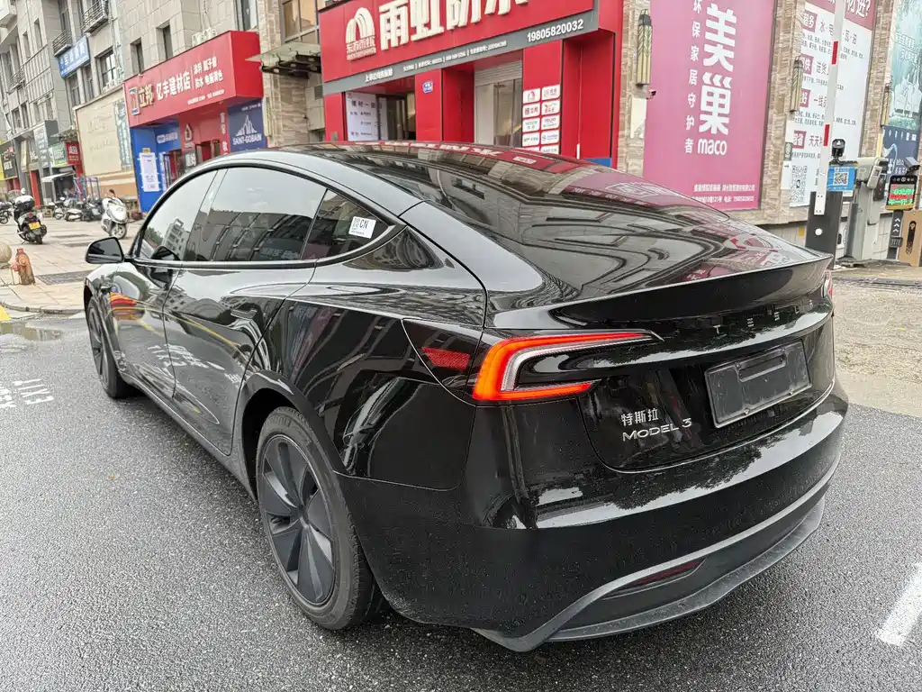 Tesla Model 3 — миниатюра 5
