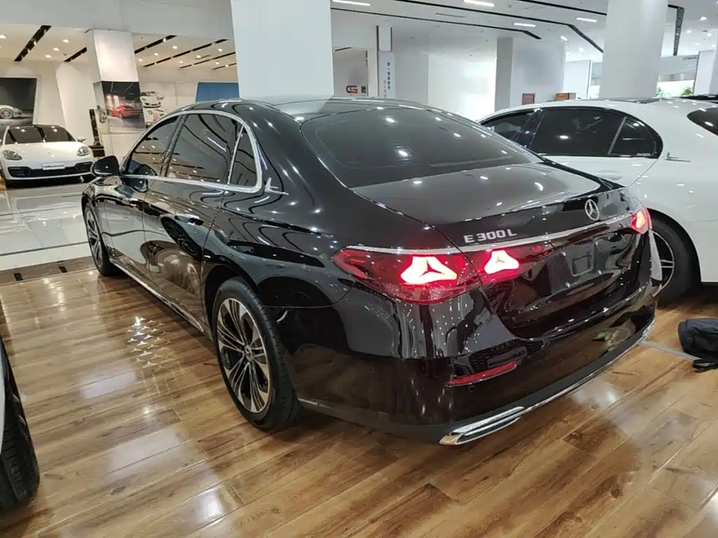 Mercedes-Benz E-Class — миниатюра 5