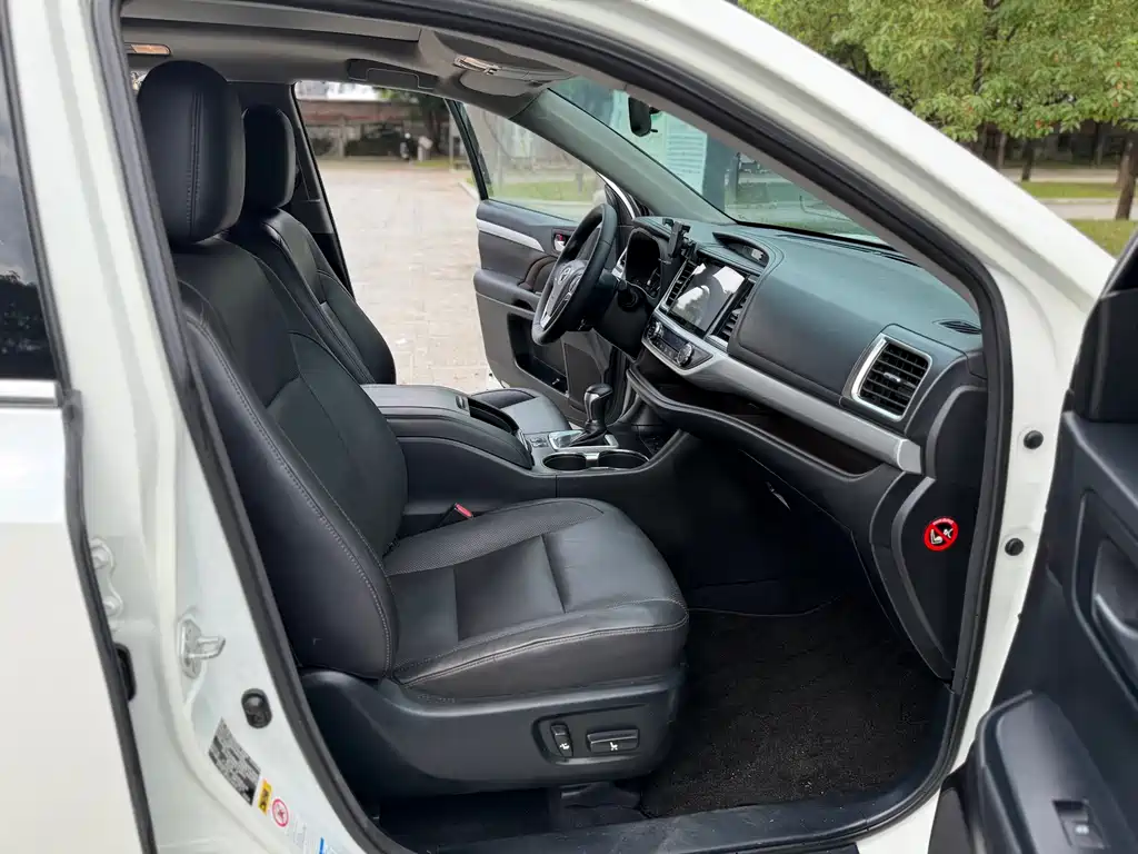 Toyota Highlander 2015 2.0T Luxury 7 мест