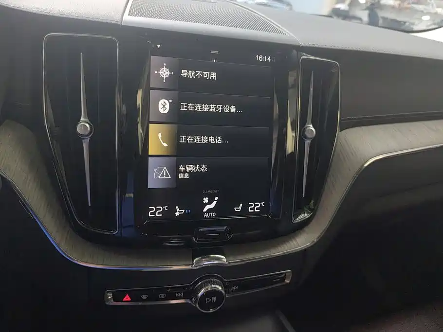 Volvo XC60 PHEV — миниатюра 13