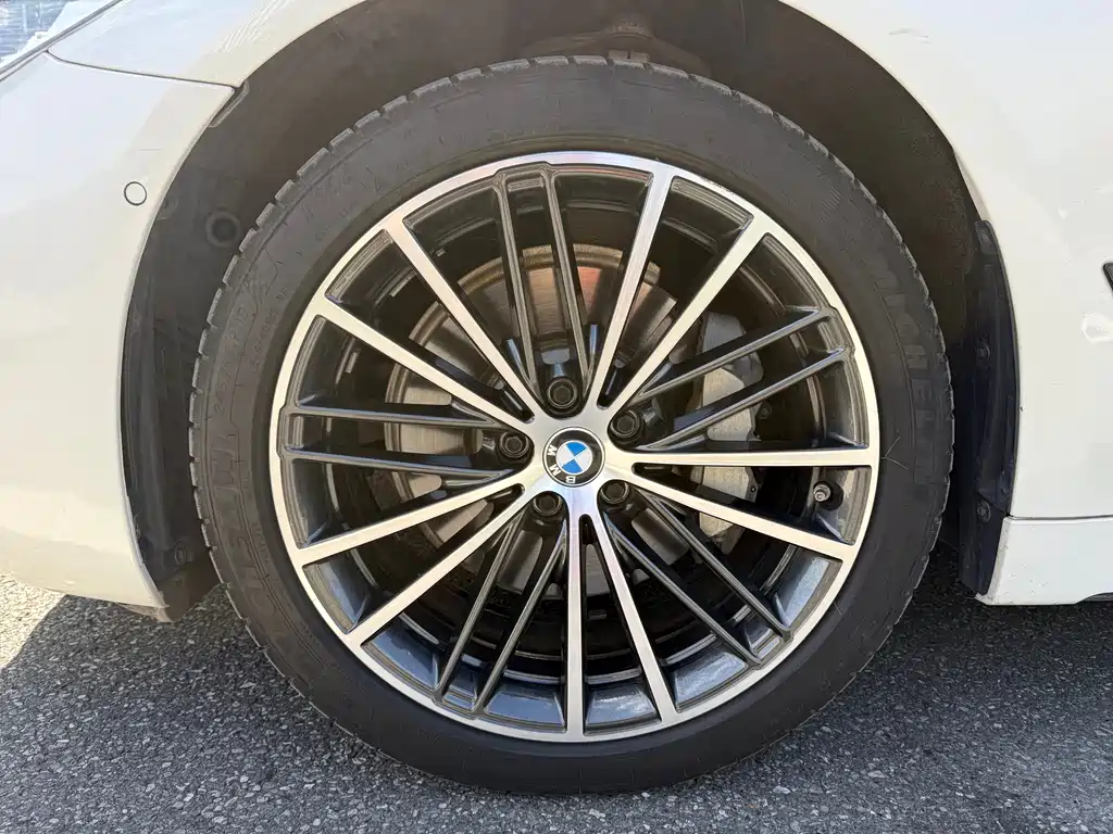 BMW 5 Series — миниатюра 10
