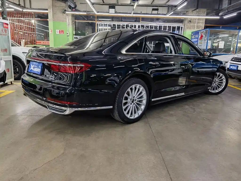 AUDI A8