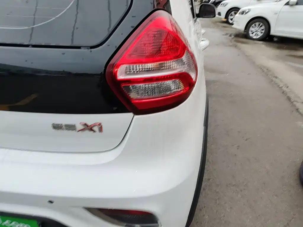 Geely Vision X1 — миниатюра 8