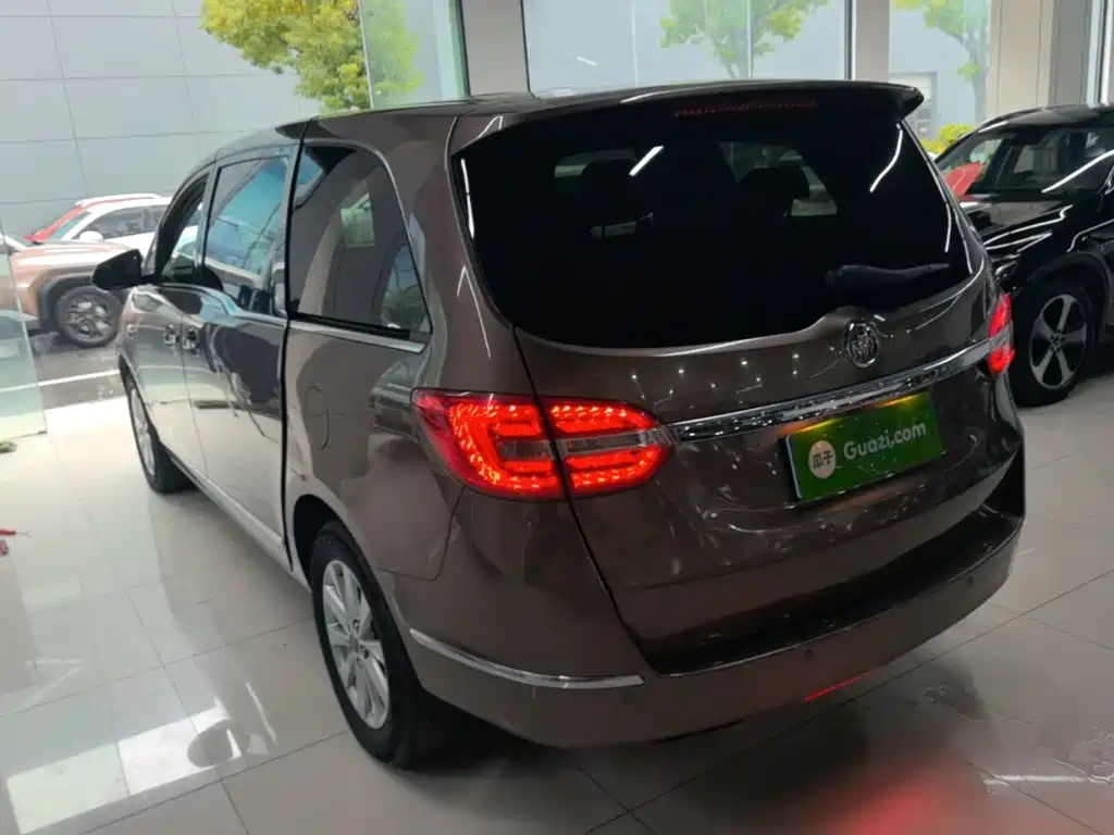 Buick GL8 — миниатюра 5