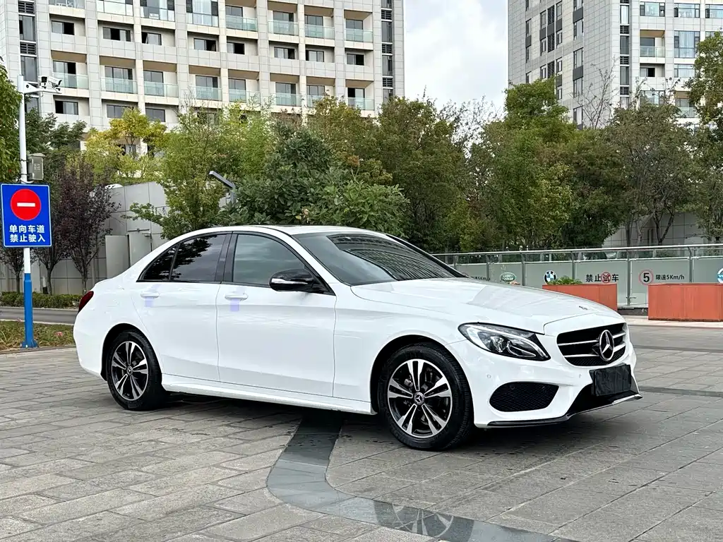 Mercedes-Benz C-Class — миниатюра 3