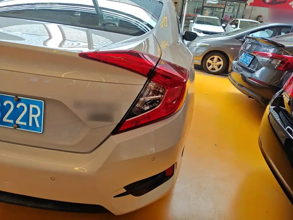 Honda Civic — миниатюра 8