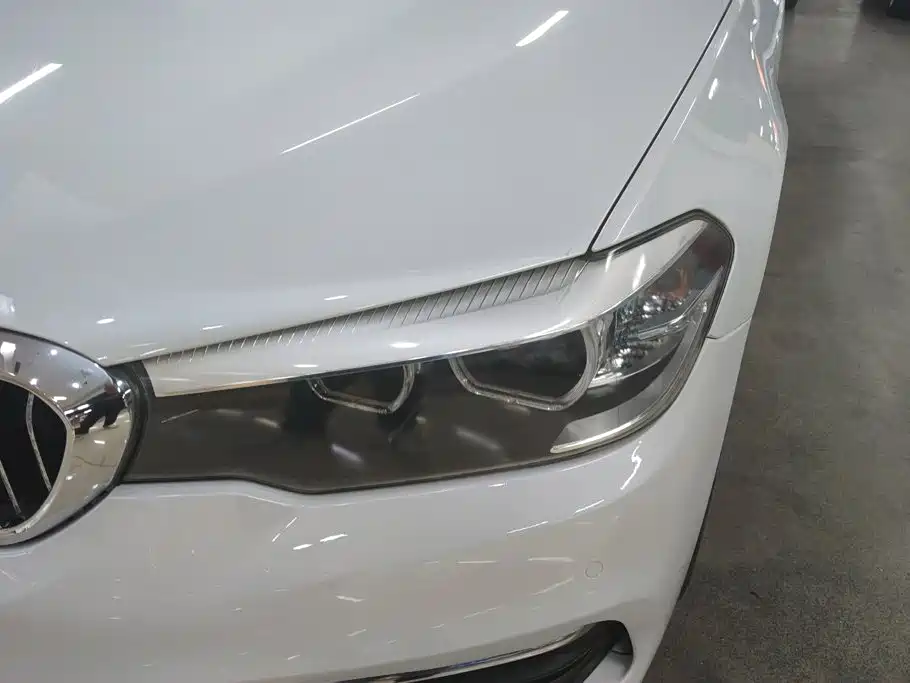 BMW 5 Series — миниатюра 5