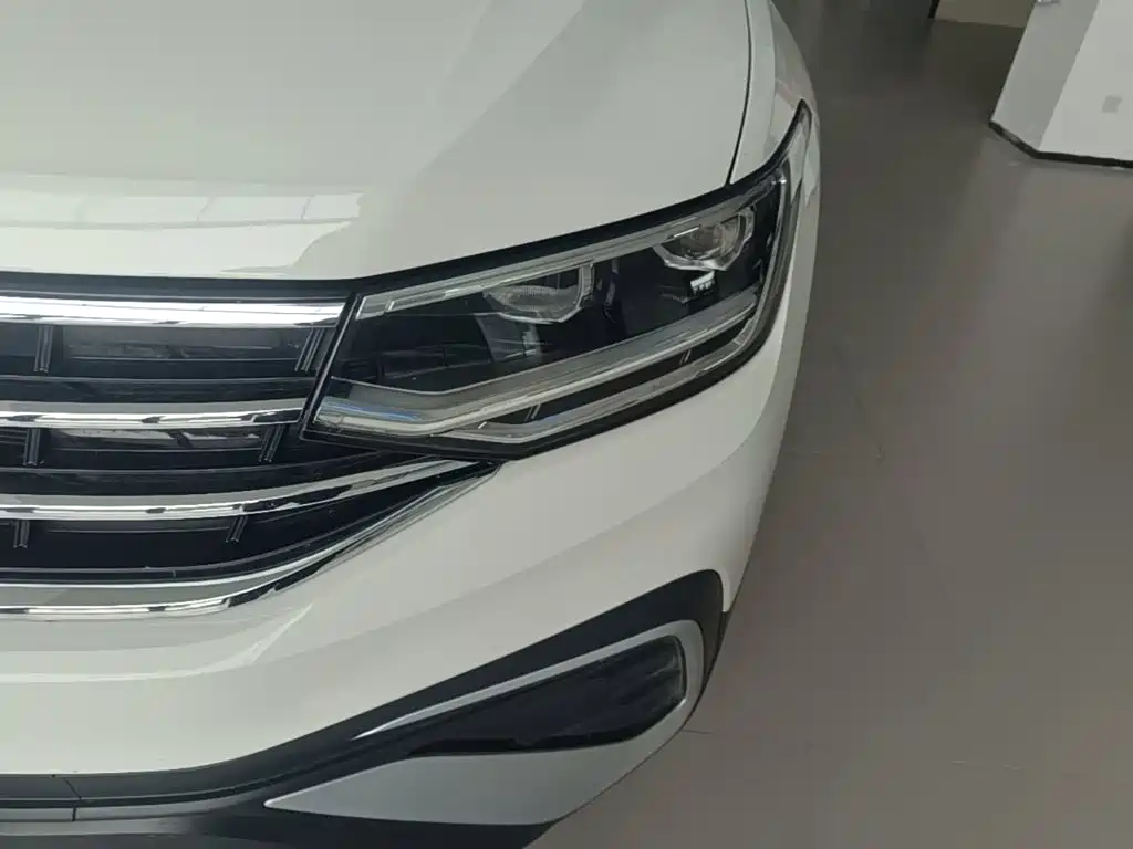 Volkswagen Tiguan L — миниатюра 24