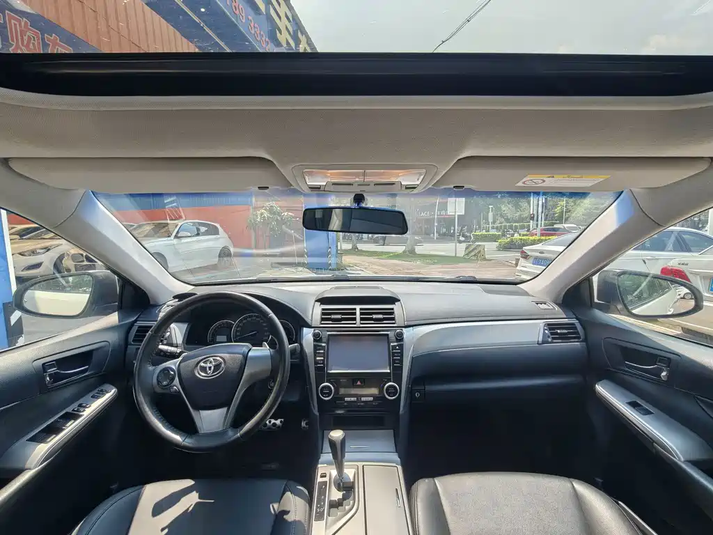 Toyota Camry — миниатюра 8