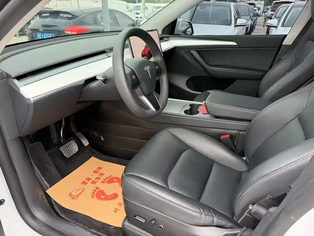Tesla Model Y — миниатюра 4