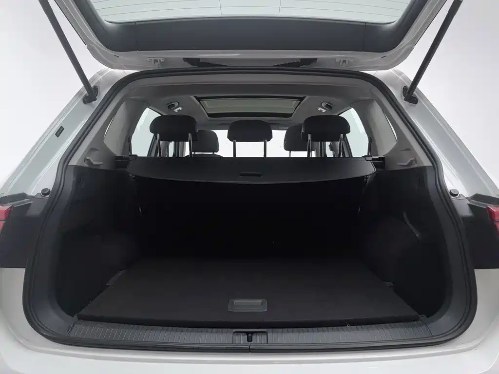 Volkswagen Tiguan L — миниатюра 16