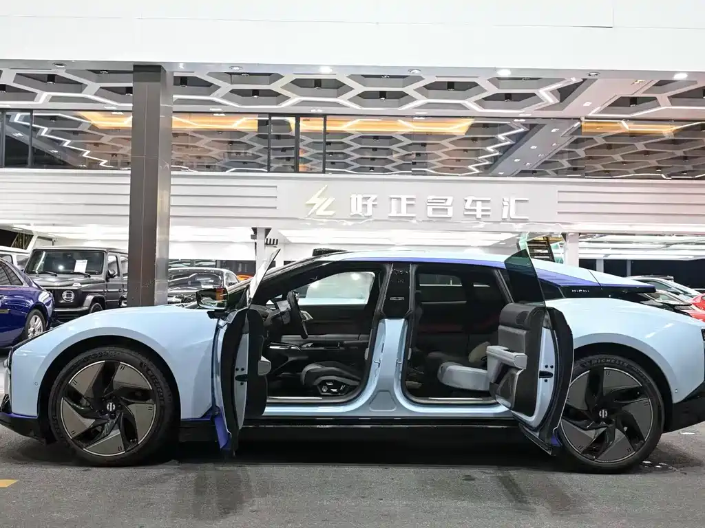 HiPhi HiPhi Z 2023 мест