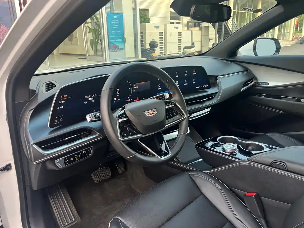 Cadillac GT4 — миниатюра 5