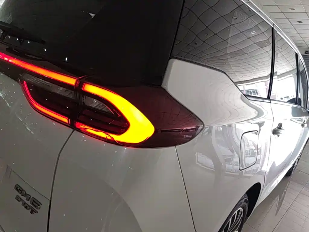 GAC M6 2019 270T AT Premium ( мест) V