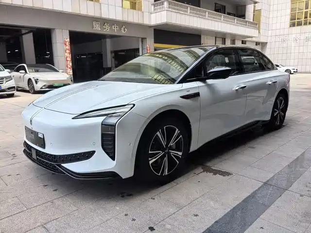 2026 Hongqi EH7