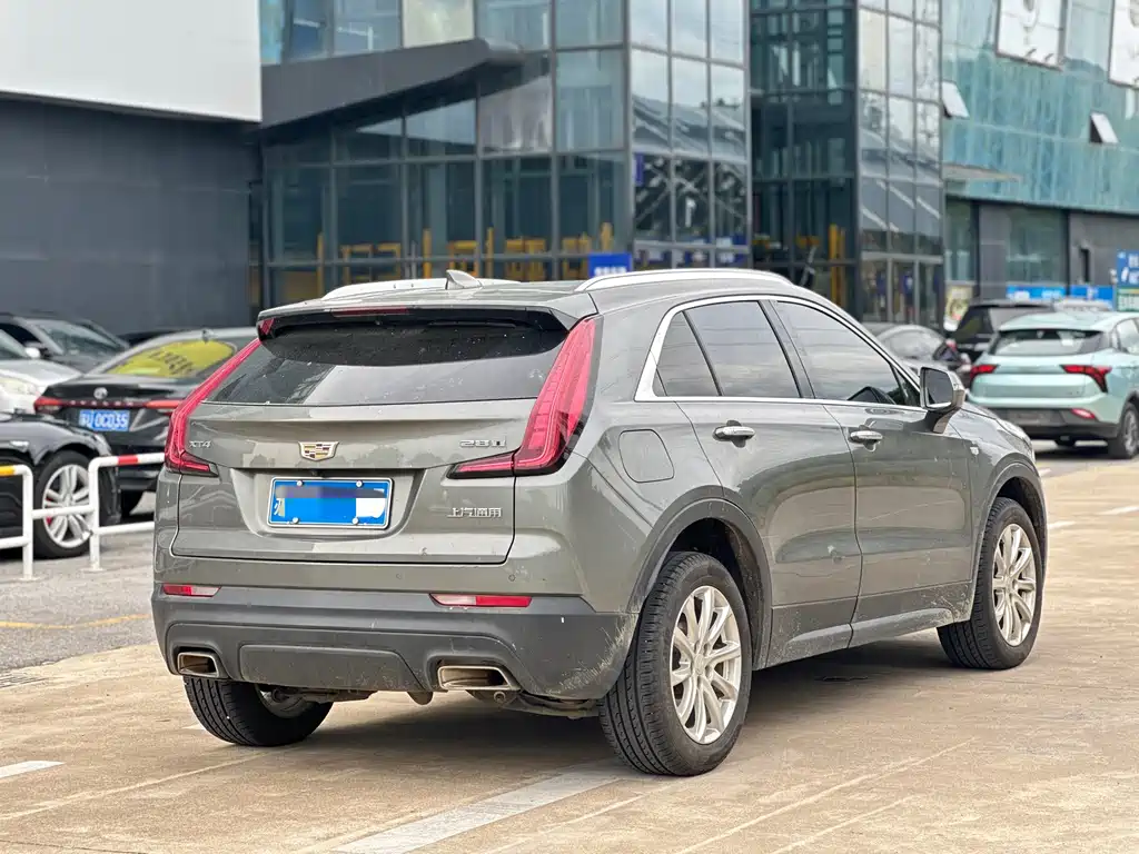 CADILLAC XT4
