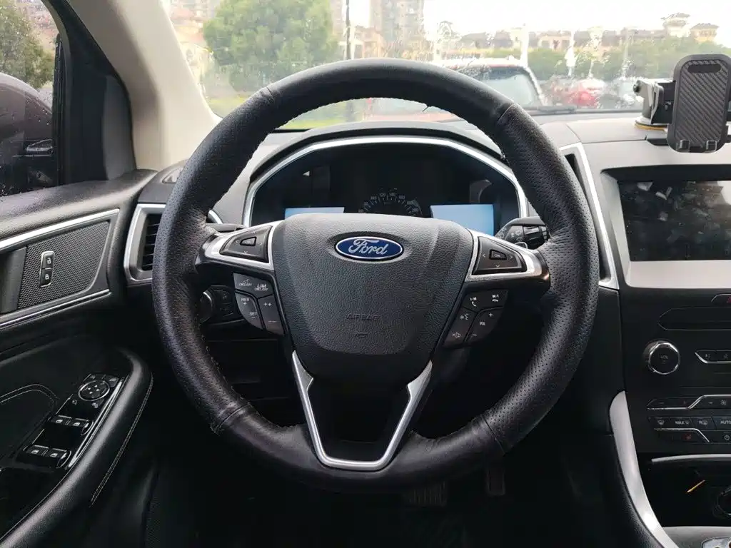 Ford Edge — миниатюра 11
