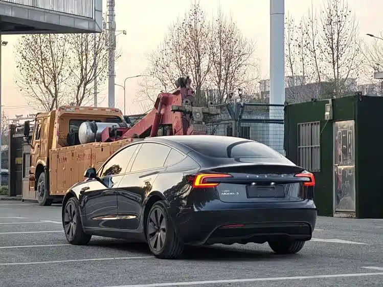 Tesla Model 3 — миниатюра 9