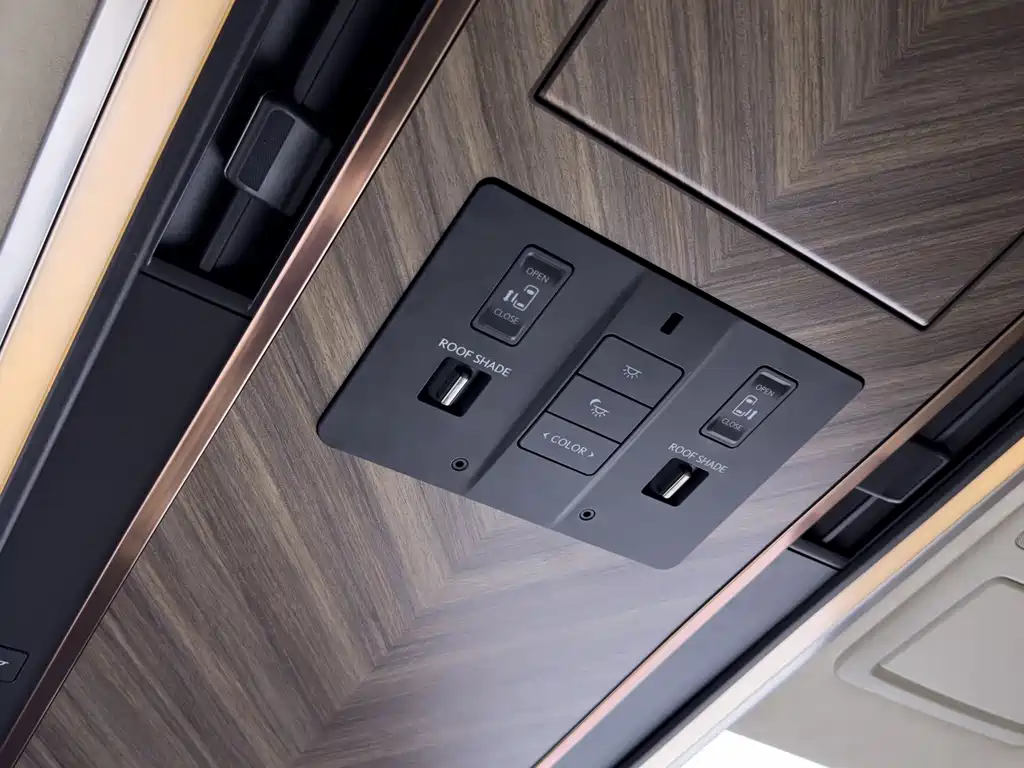 Lexus LM — миниатюра 32