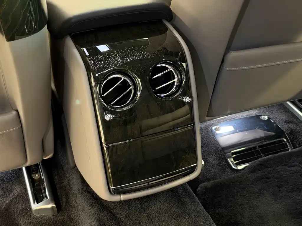 Rolls-Royce Phantom — миниатюра 15