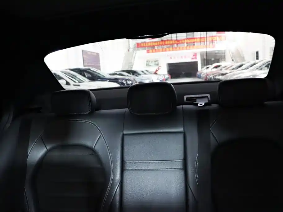 Mercedes-Benz C-Class — миниатюра 16