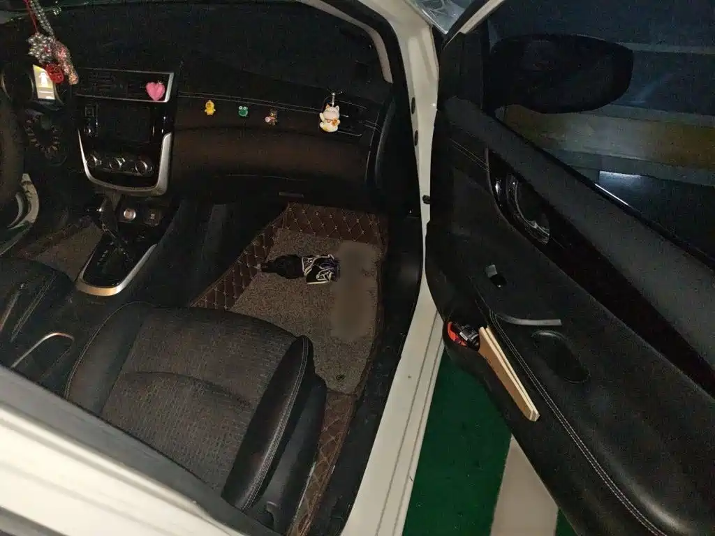 Nissan Tiida — миниатюра 18