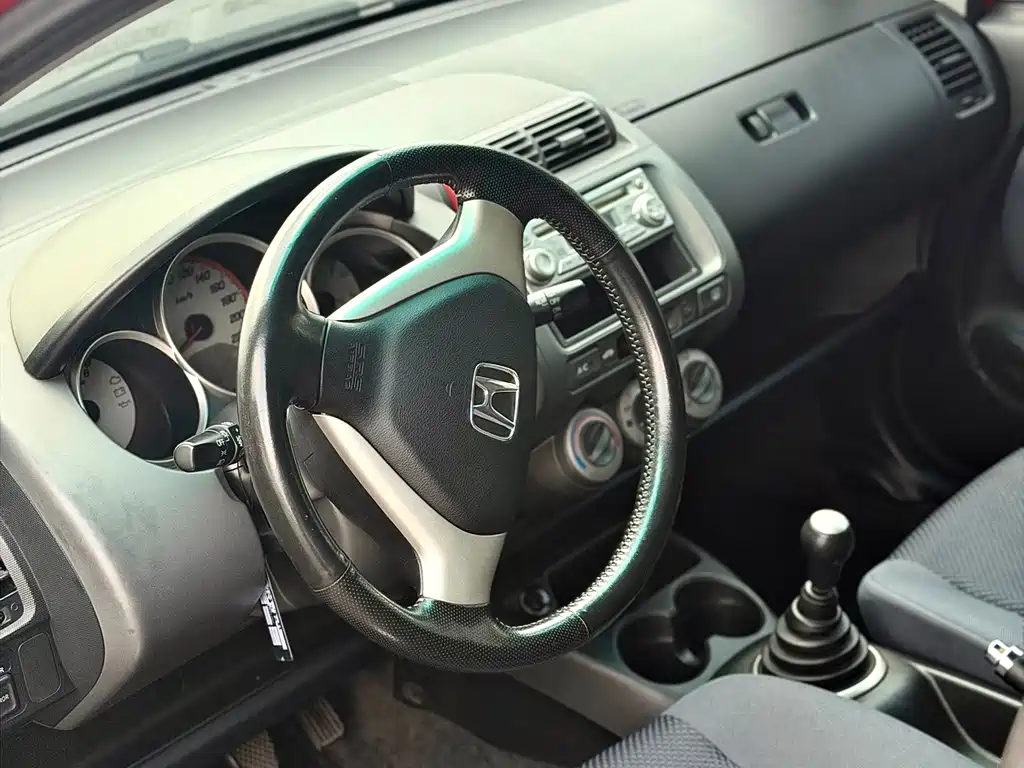 Honda Fit — миниатюра 6