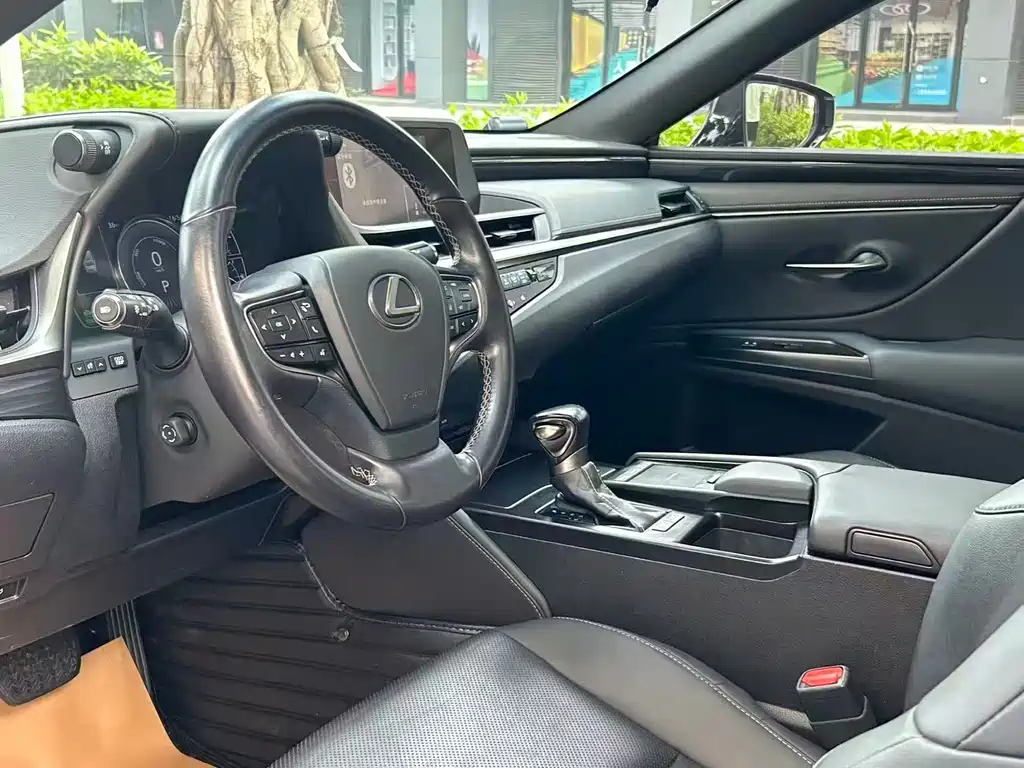 Lexus ES — миниатюра 9