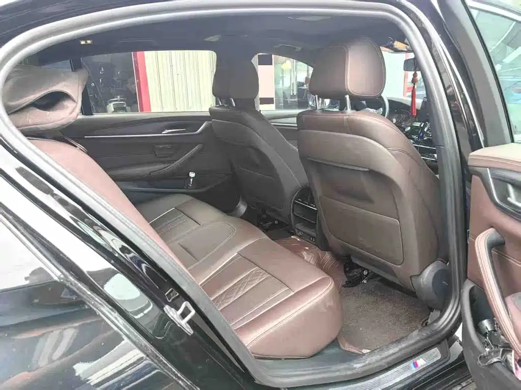 BMW 5 Series — миниатюра 3