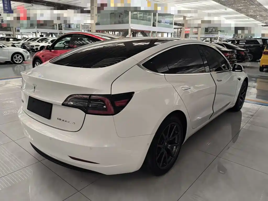Tesla Model 3 — миниатюра 7