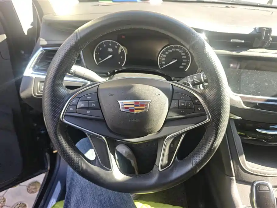 CADILLAC XT5